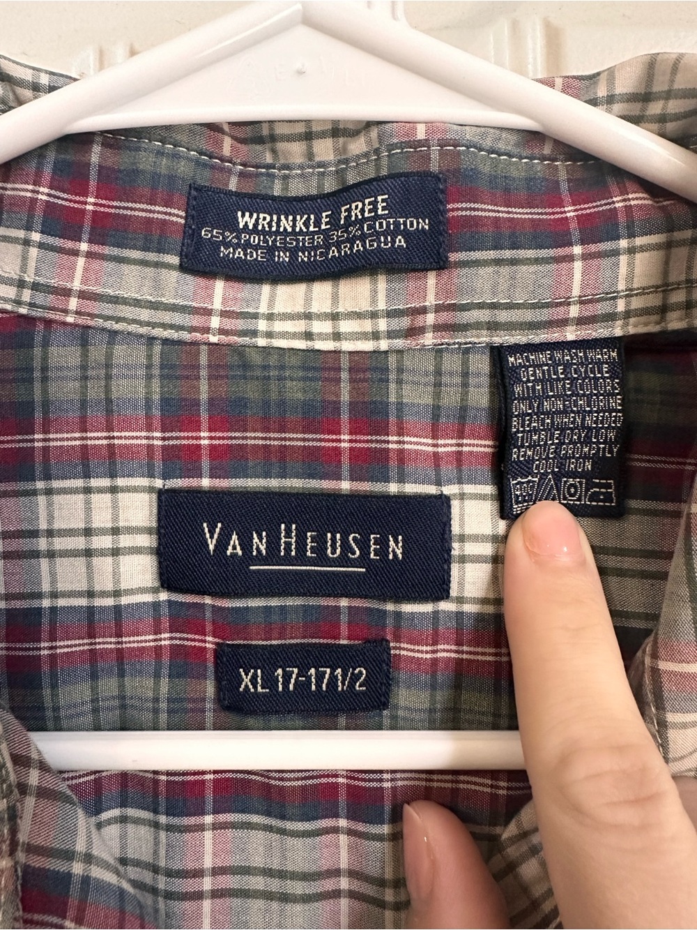 Van Heusen Multi-Color Plaid Long-Sleeve Button-Up Shirt - Picture 3 of 6